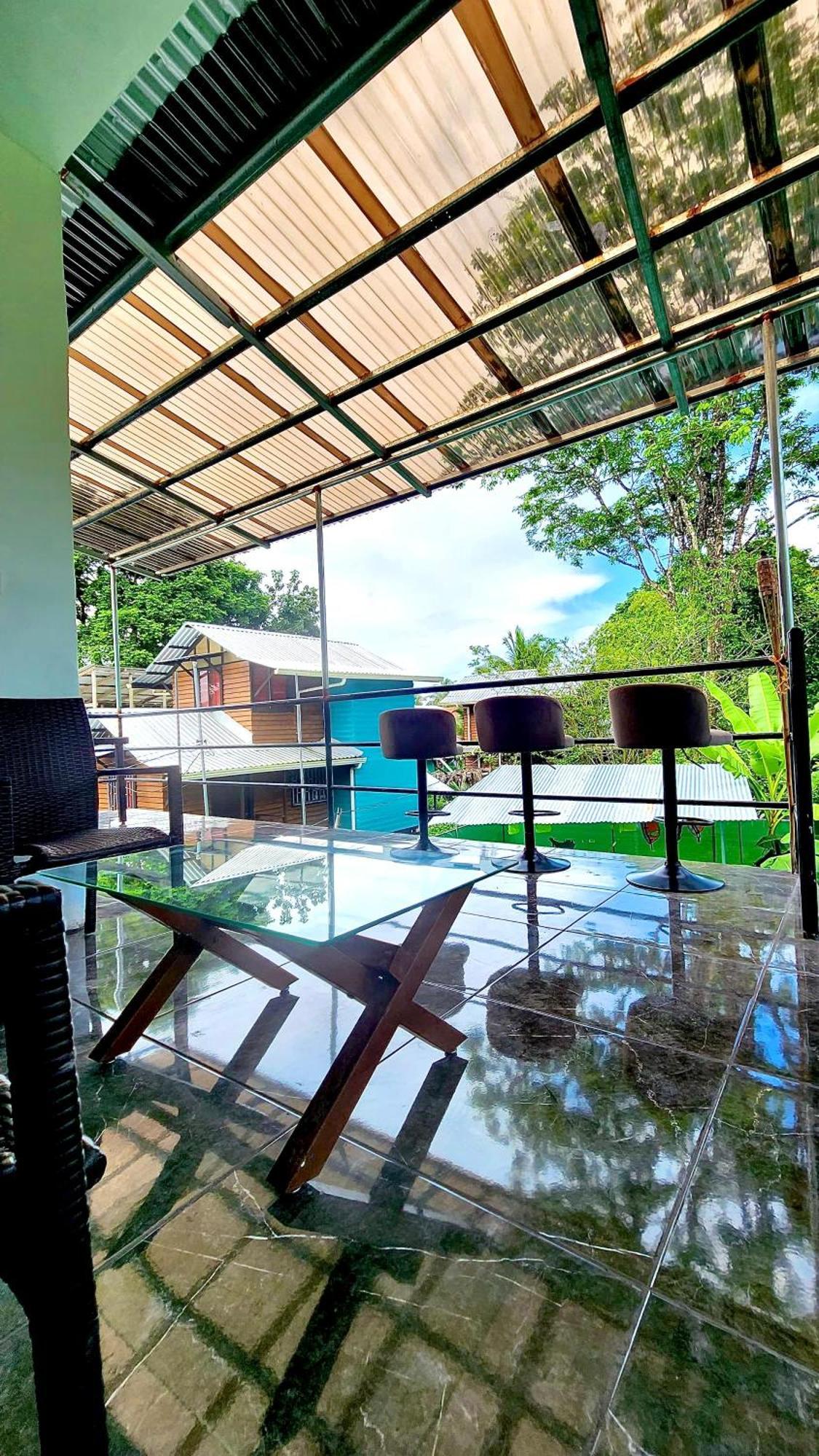 H Et L Apartment Tortuguero Exterior photo